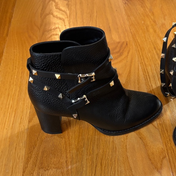 Valentino Studded Black Ankle Boots - Picture 6 of 8